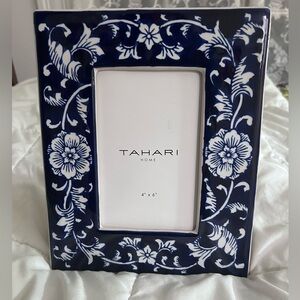 Tahari Home Blue White Chinoiserie Ceramic 4x6 Frame Indigo GingerJar Decor